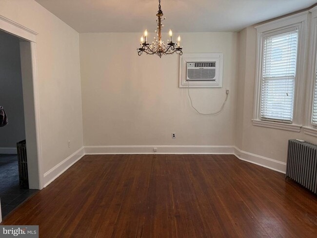 Photo - 134 W 8th Ave