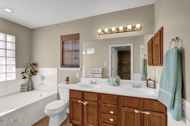 7311 Corona Del Sol Dr