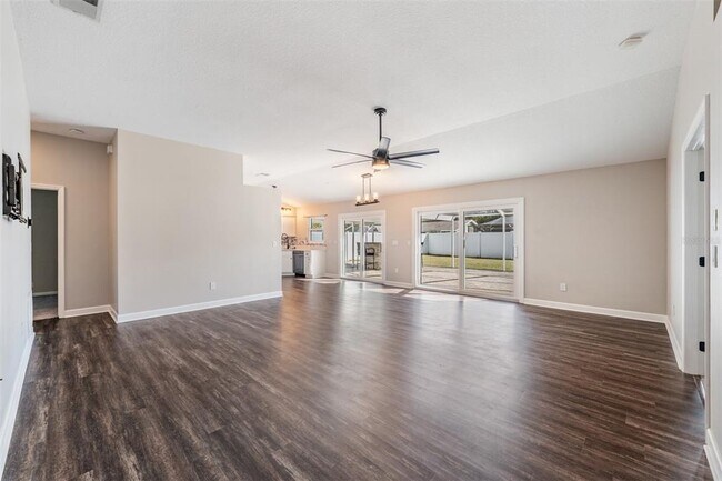 Photo - 714 Satin Leaf Ave