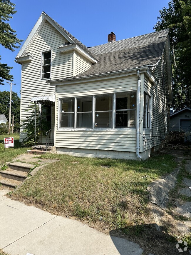 Building Photo - 1013 E Calvert St Rental