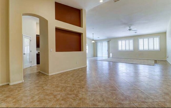 Photo - 4 bedroom in South Mountain Area