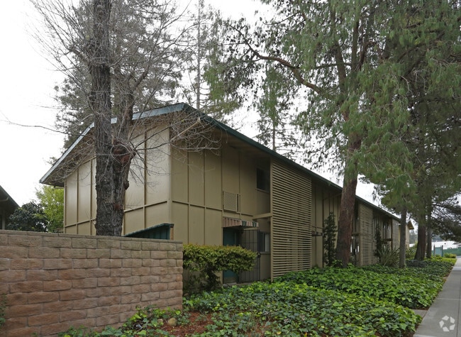 Photo - Valley Oaks Apartments