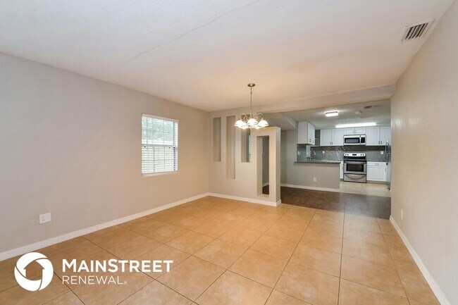 Photo - 111 42nd St W