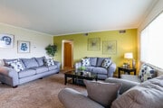 2BR, 1BA - 850 SF