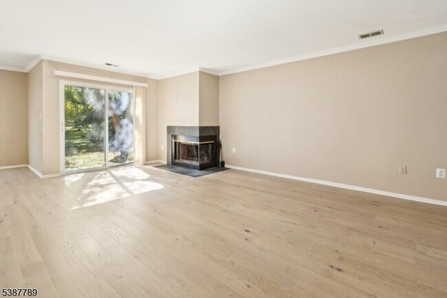 Photo - 10 Brookline Ct