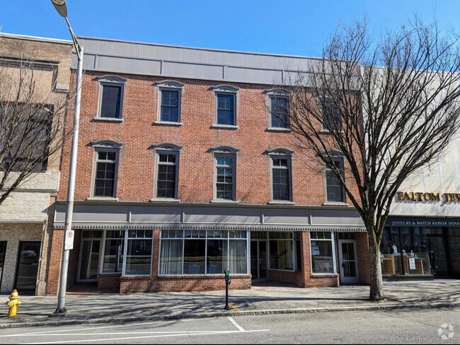 Building Photo - 209 Main St Unit 3D Rental