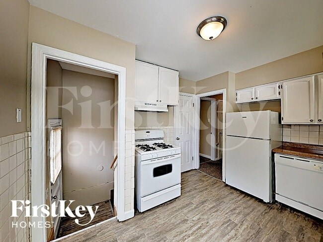 Photo - 815 St Jean St