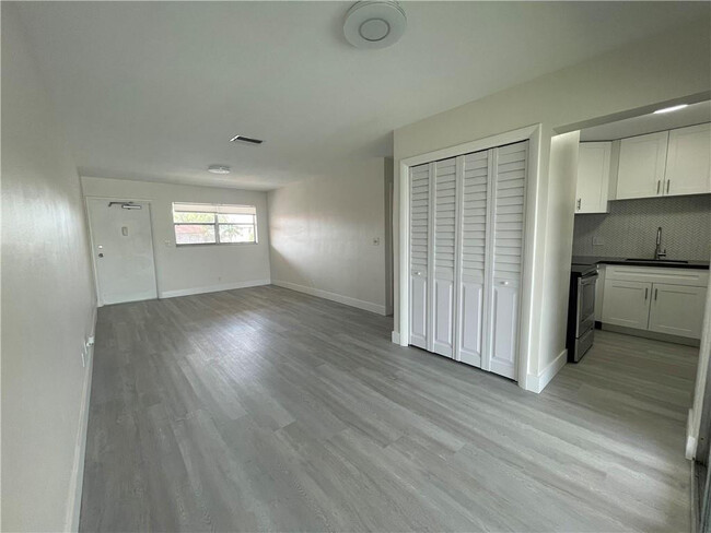 Photo - 3930 Crystal Lake Dr Unit 315