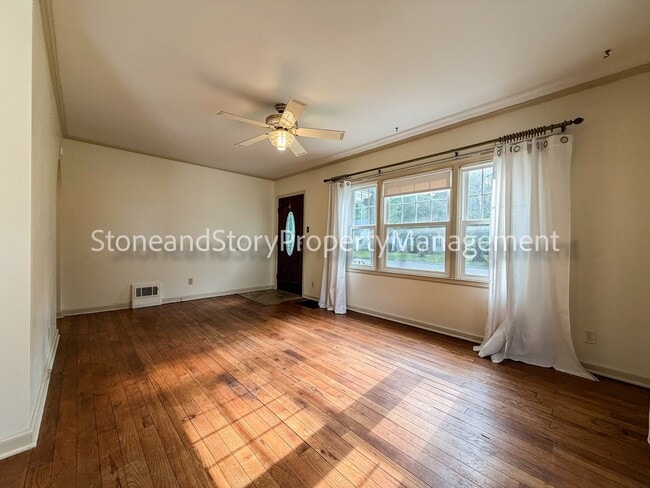 Photo - 1726 SW Medford Ave