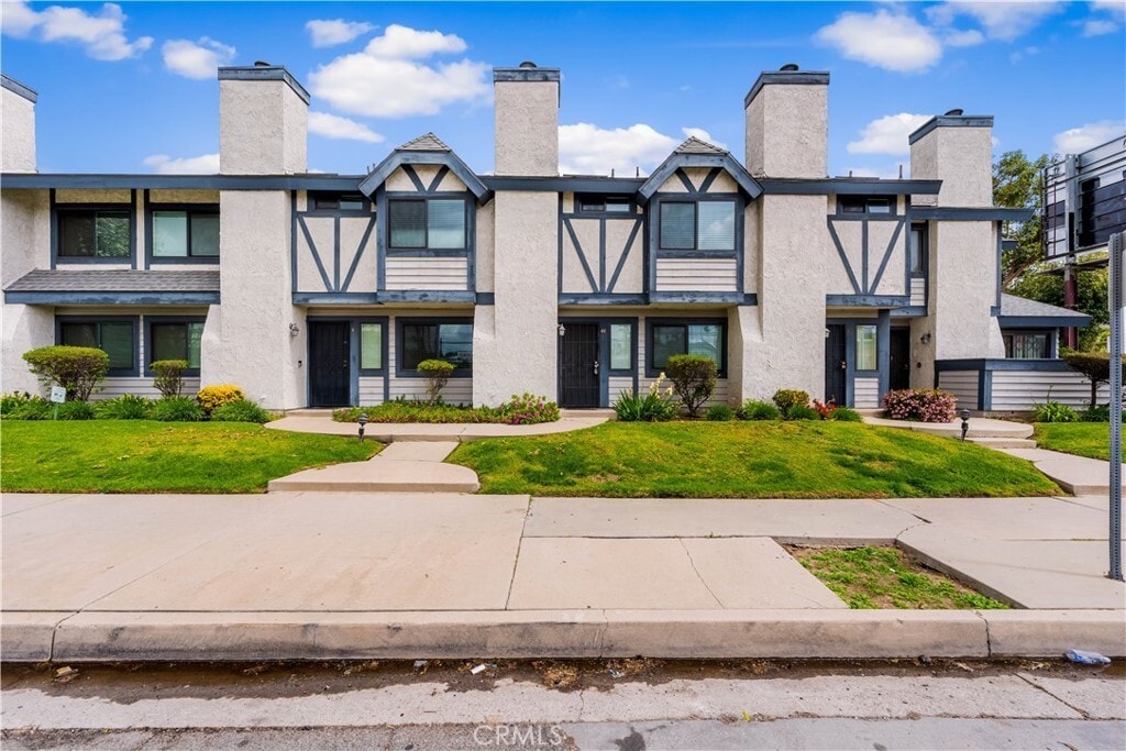 Photo - 19231 Sherman Way