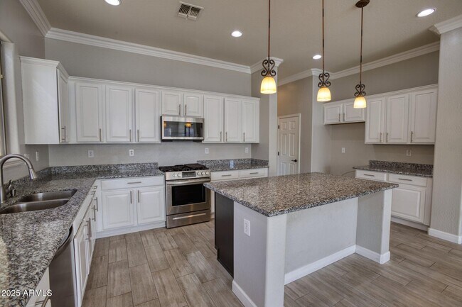 38540 N Vista Hills Ct