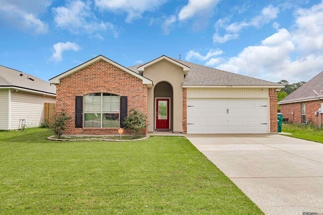 Building Photo - 23592 Country Manor Ave