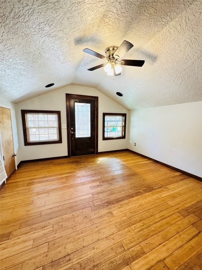 Photo - 21000 McGager Dr