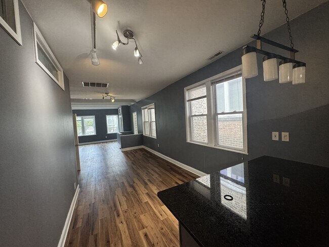 Building Photo - 2062 N Damen Ave
