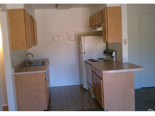 Kitchen - College Hills West Apartments