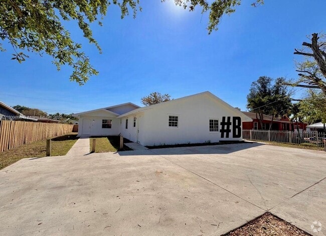 Building Photo - 15741 NW 40th Ct Unit B Rental