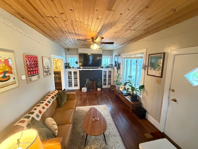 Photo - 148 E Elm St