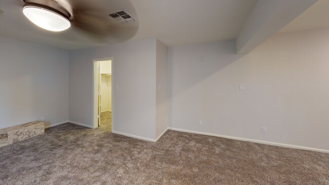 1206 E Redfield Rd