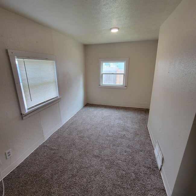 Photo - 4 bedroom lower South Hill home