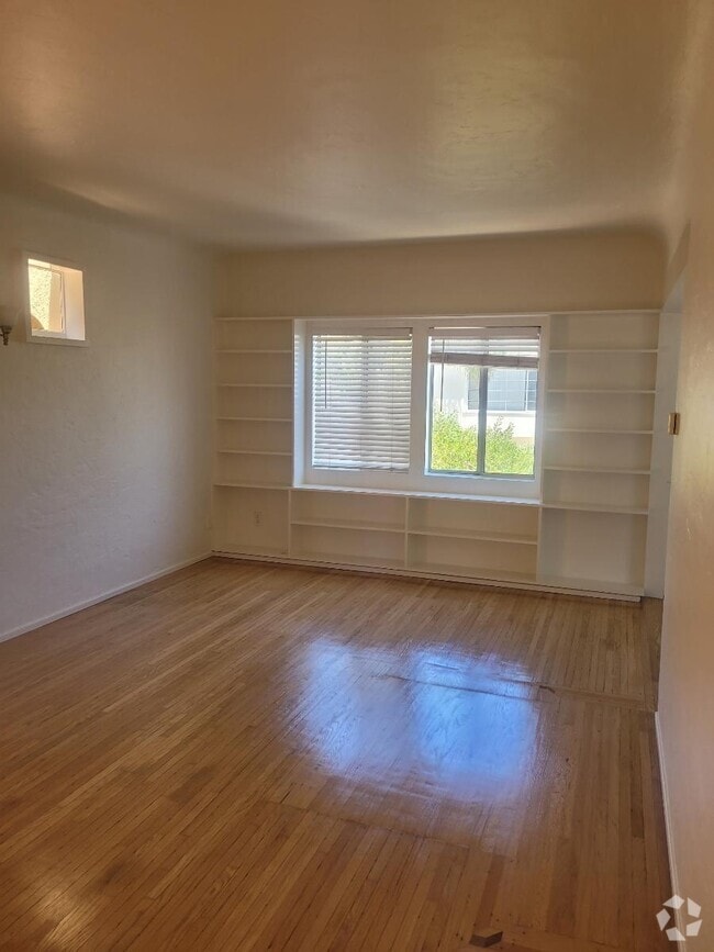 Building Photo - 5112 E First St Unit 5112 Rental