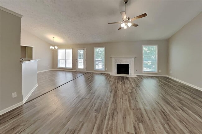 1874 Manor Oak Ln NE