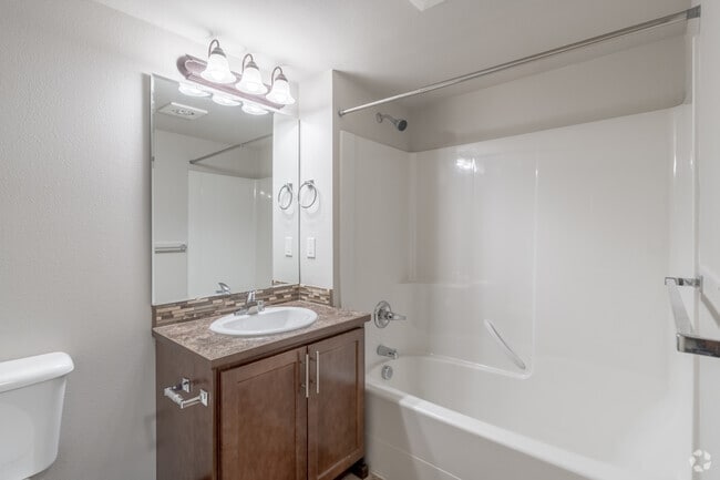1B, 1BA 654SF - Bathroom