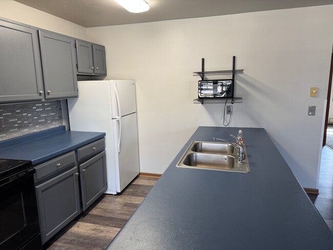 Building Photo - Iowa Ave Unit 11