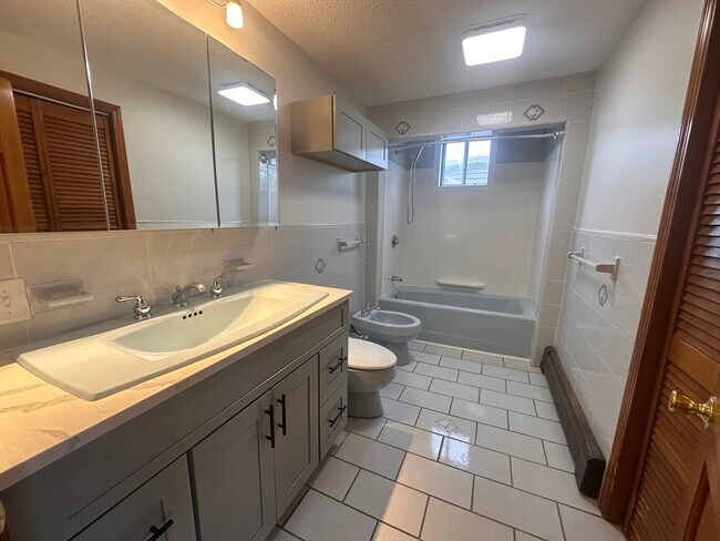 Photo - 253 Elm St Apartment Unit 3