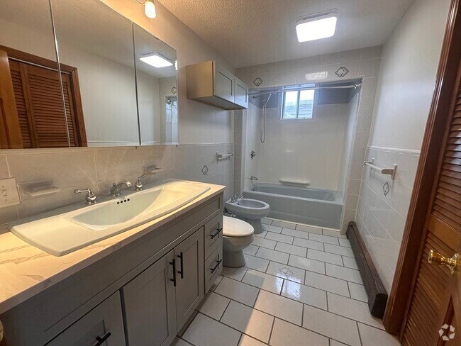 Building Photo - 253 Elm St Unit 3 Rental