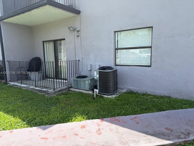 Building Photo - 13221 SW 17th Ln Unit 20-4