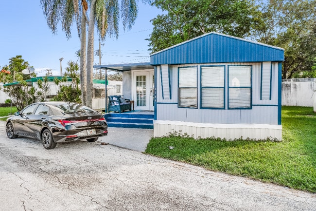 Building Photo - 4732 SW 46th Ln