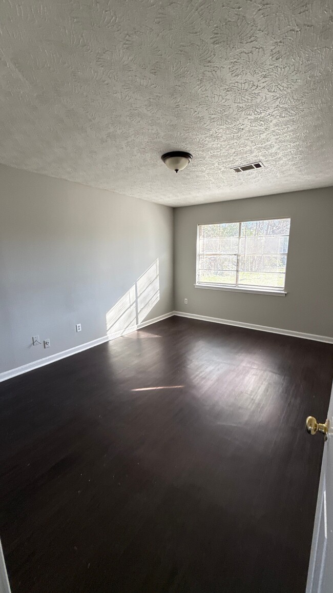 Photo - 3002 Dobbs Cir