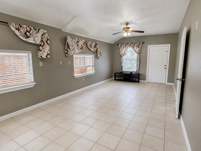 Photo - 5527 Lauder Rd