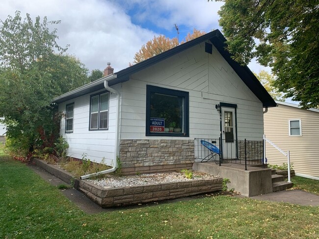 Newly remodeled Home of Robert St! 2 Beds/... - Newly remodeled Home of Robert St! 2 Beds/...