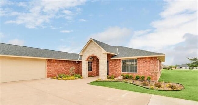 Photo - 640 SW Dani Ann Ln