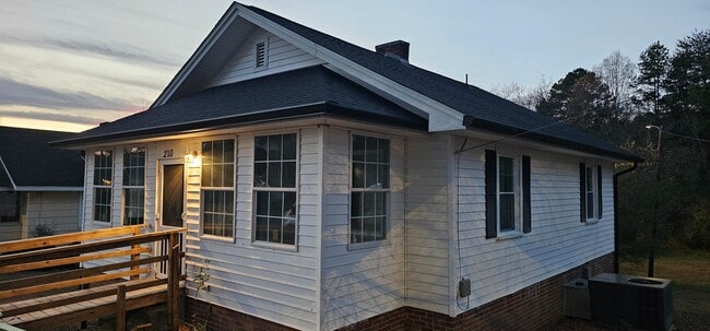 Photo - 210 Lincoln St