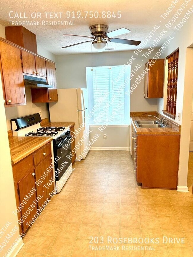 Photo - 203 Rosebrooks Dr