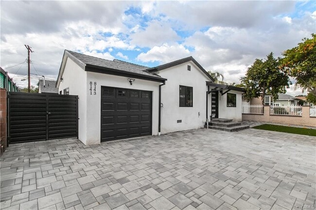 Building Photo - 8143 Hazeltine Ave