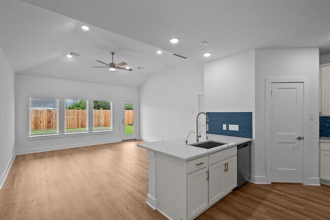 Photo - 31915 Splendor Dr