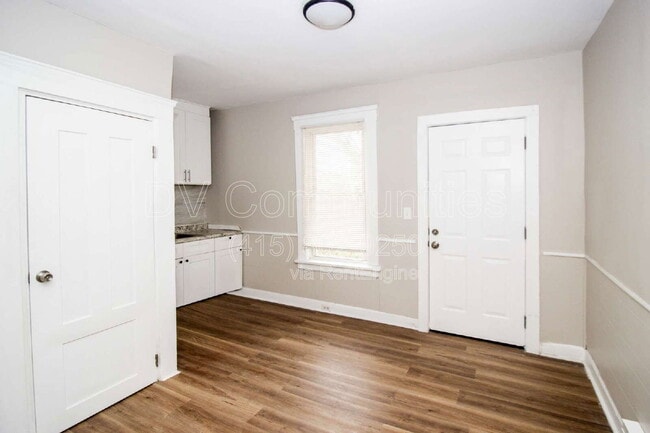 Photo - 2947 E 57th St Unidad 2