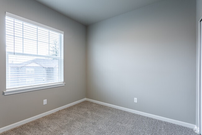 2BR, 2BA - 963 SF
