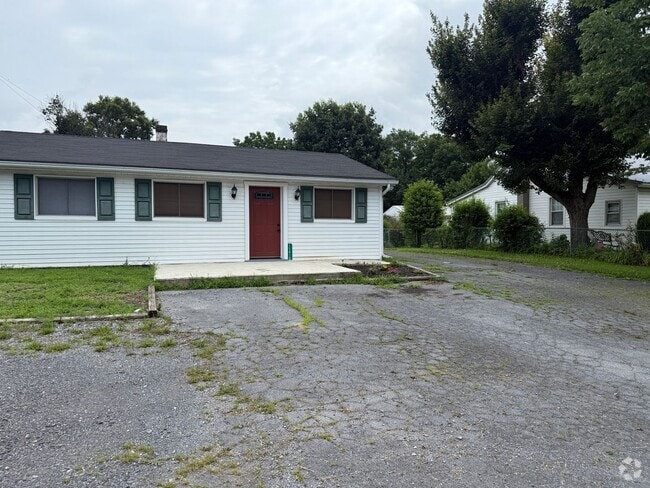 Building Photo - 15408-15410 Fairview Road Unit 15410 Rental