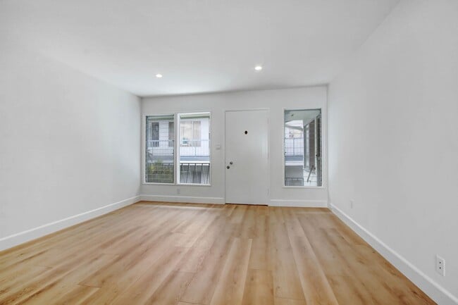 Photo - 922 6th St Unidad 09