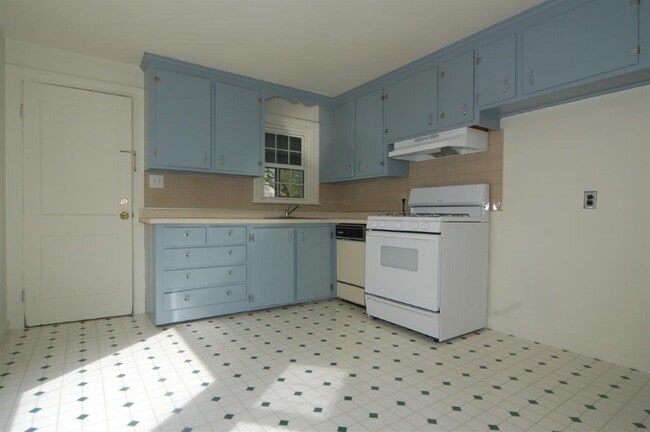Photo - 122 Warren St Unit 1