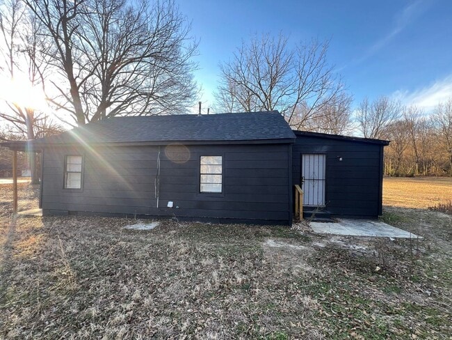Photo - Beautiful 3 bedroom 1 bath