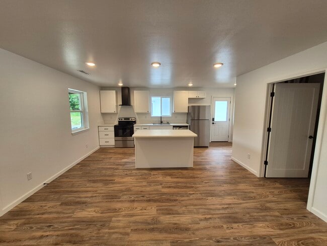 Building Photo - 318 Mill St