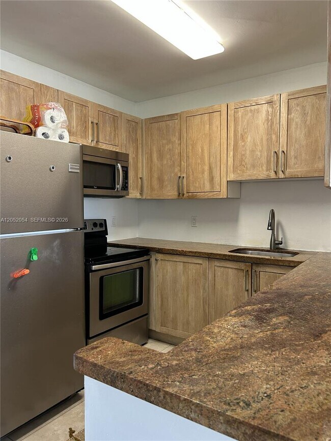 7441 Wayne Ave Unit 8R
