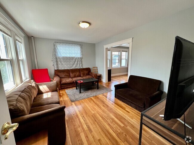 Building Photo - 37 Sterling St Unit 2 Rental
