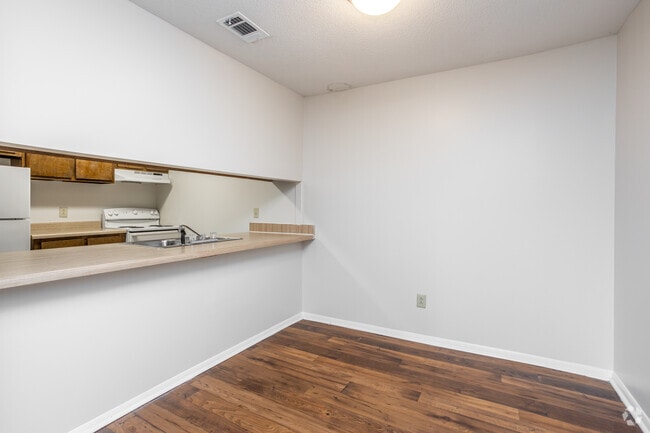 1 habitación, 1 baño, 720 pies cuadrados, comedor