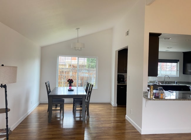 Photo - 687 Geraldine St